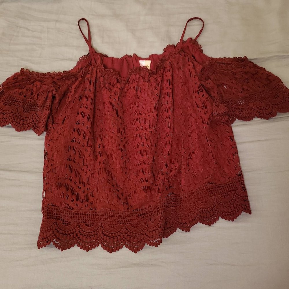 Alya maroon shoulder-less cropped top